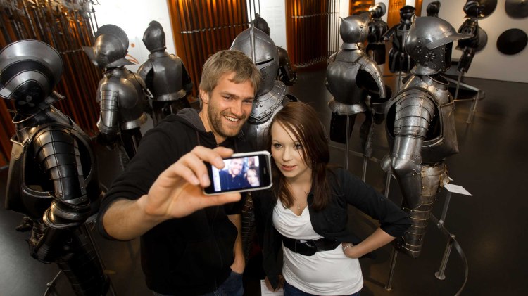 Selfie in der Emder Rüstkammer, © Ostfriesisches Landesmuseum Emden/ Karlheinz Krämer