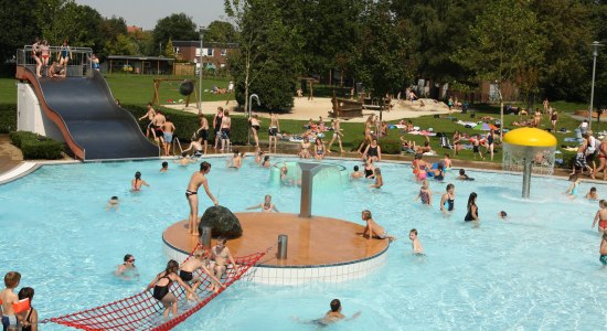 Kinder am Spielen und Spaß haben im Freibad Meppen, © Stadt Meppen / Stadt Meppen