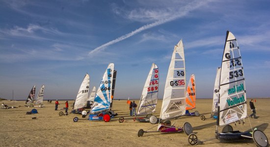 Kitebuggys am Strand von Borkum, © Wirtschaftsbetriebe der Stadt Nordseeheilbad Borkum GmbH