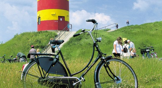 Pils.-Leuchtturm mit Gazelle, © Ostfriesland Touristik - Landkreis Aurich GmbH