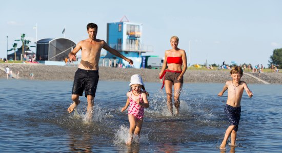 Nordsee-Lagune in Tossens: Schwimmen und Spaß an der Nordsee bei Butjadingen, © Tourismus-Service Butjadingen / Thomas Hellmann