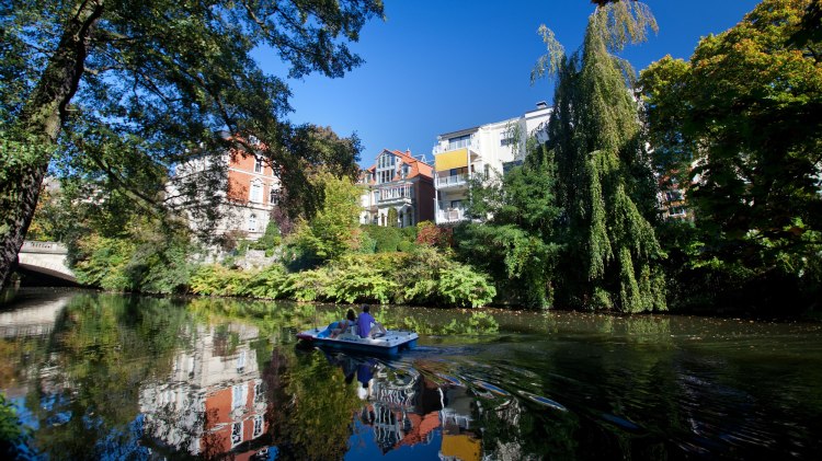 Blick auf die Oker umgrünt von Bäumen in Braunschweig, © Braunschweig Stadtmarketing GmbH / Daniel Möller