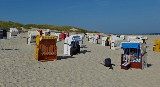 Strandkörbe am Strand der Insel Juist, © Ostfriesland Tourismus GmbH / www.ostfriesland.de